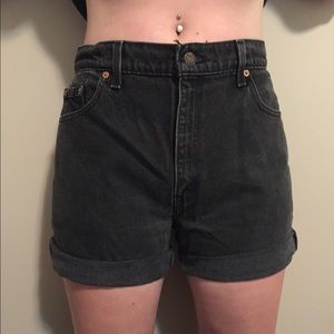 Black Levi’s shorts